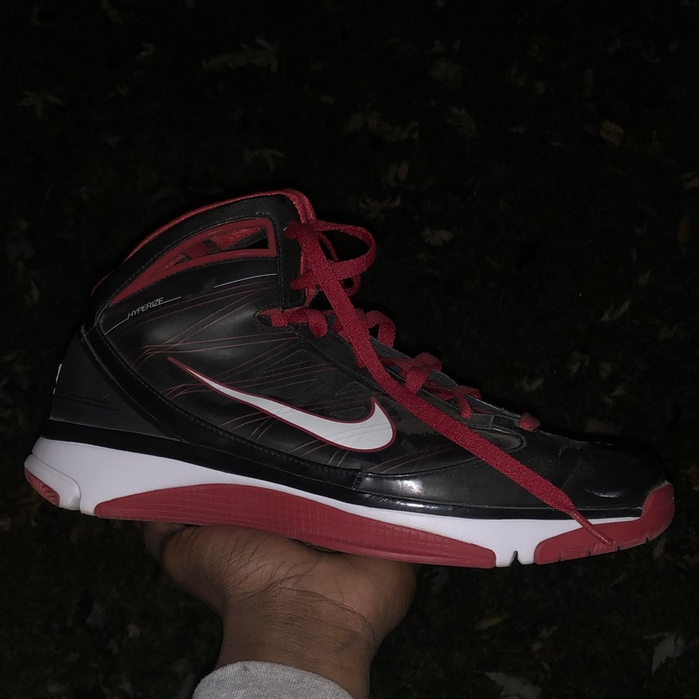 NIKE HYPERSIZE BLACK VARSITY RED BASKETBALL SHOES